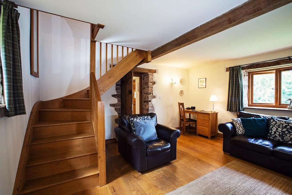 Cabalva Mill Cottage - Very Private And With Views Over The River Wye Clifford Экстерьер фото